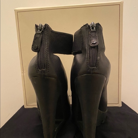 BCBG black leather wedge bootie - Picture 4 of 6